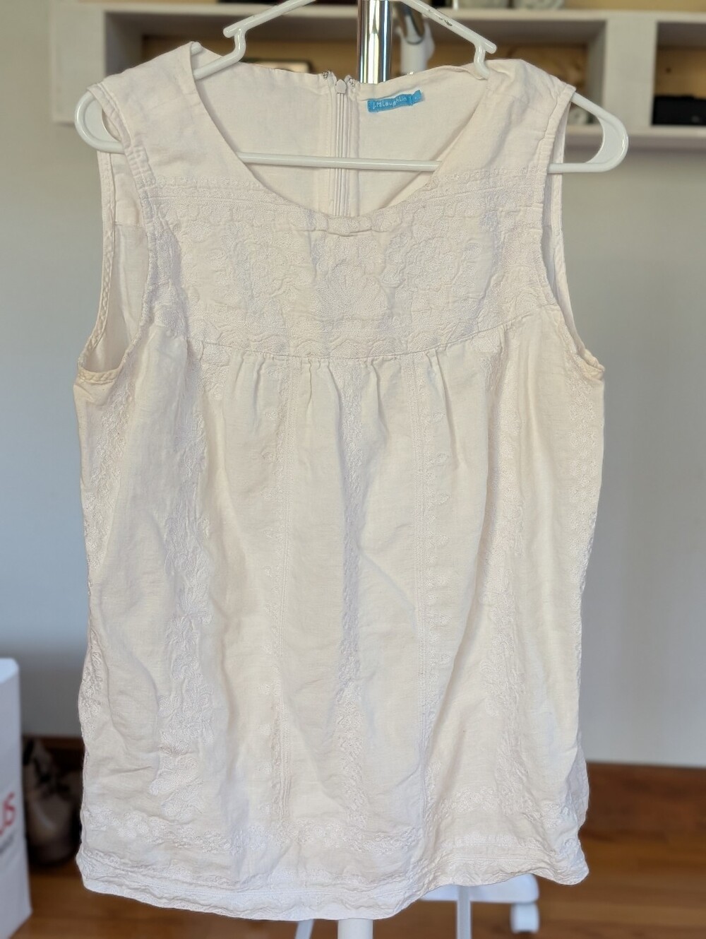 J. McLaughlin White Embroidered Sleeveless Blouse Size L